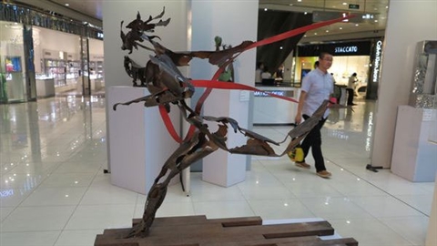 Shopping malls blend business with art