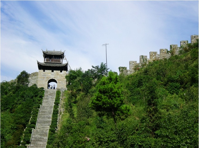 Southern Great Wall beckons amid lush hills